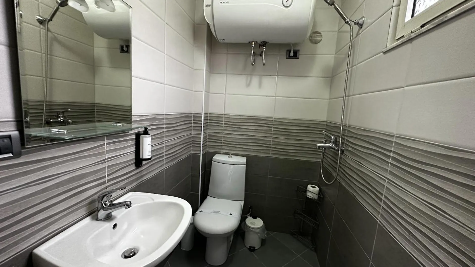 Tirana Treasure: Chic 2Br-Apartment 8Min To Skanderbeg Place Albania